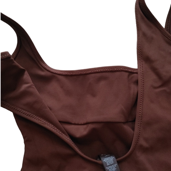 SKIMS Sculpting Swim Tank One Piece Bathingsuit - Small flaw - Picture 14 of 15